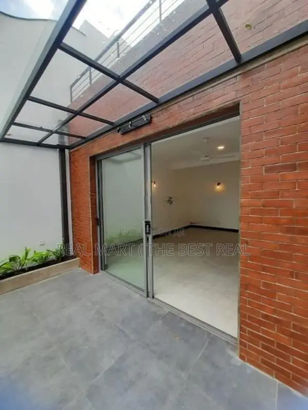 Colombo 8 : 3BR New Luxury House for Rent