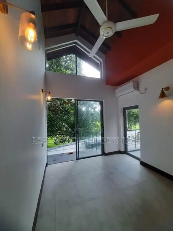 Colombo 8 : 3BR New Luxury House for Rent