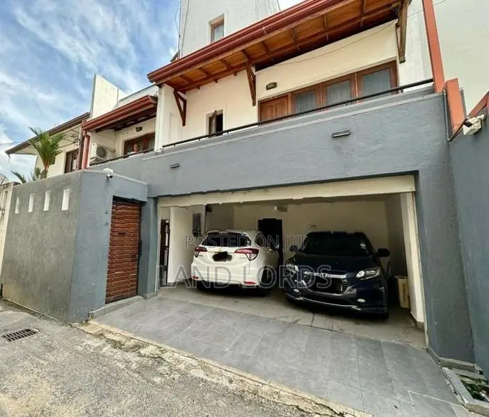 2 Storey 4BR House Facing Nandana Gardens Bambalapitiya for Sale