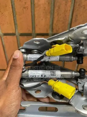 Genuine Audi A3 2019 8V bonnet hinges & actuators A1 A4 A5 A6 A8