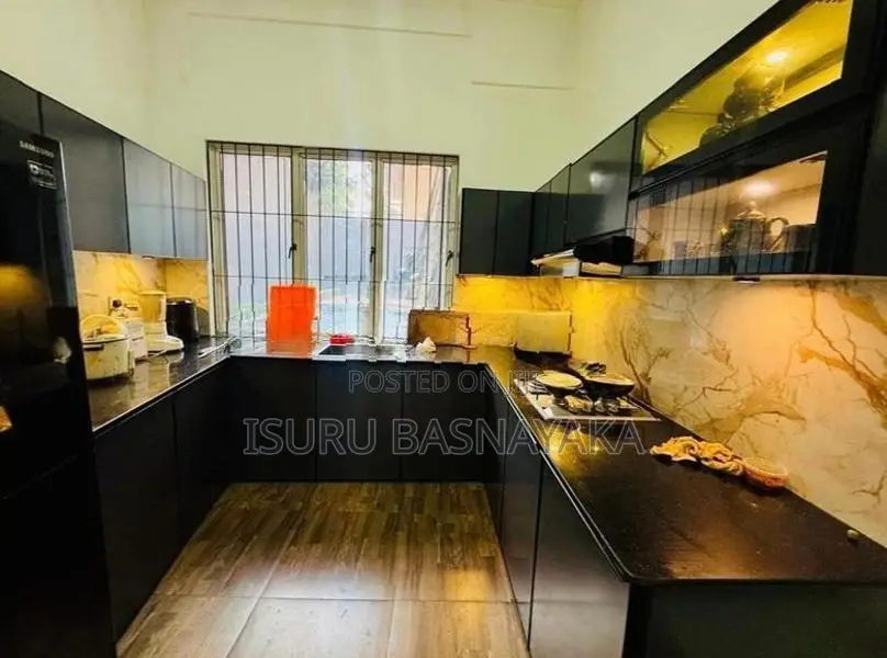 5 Bed Rooms Luxury House for Rent Pathiragoda
