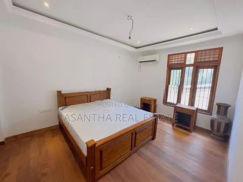 Brand New 03 Story Luxury house With 9 P sale At Mount Lavinea …..