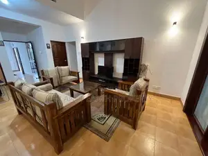 Four bedrooms Luxury House at Lion city