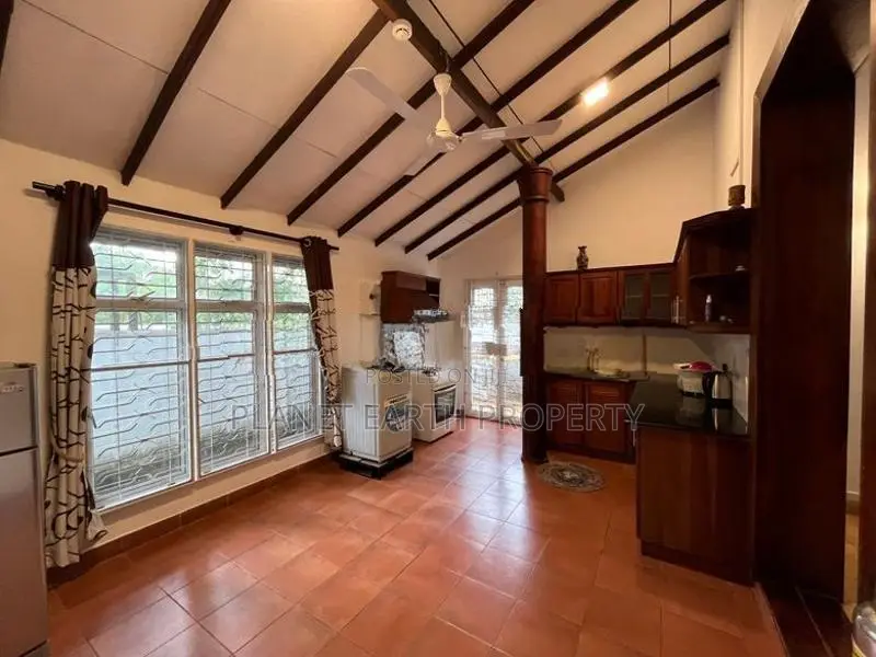 Four bedrooms Luxury House at Lion city