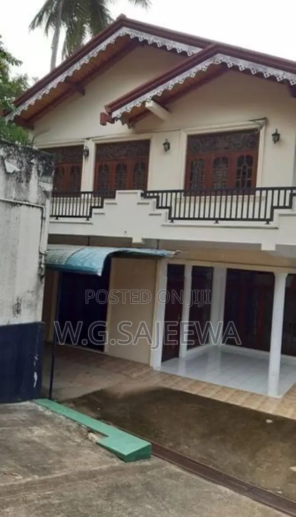 2story House with swimming pool sale in Godigamuwa, Negombo