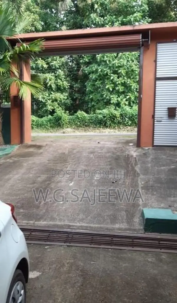 2story House with swimming pool sale in Godigamuwa, Negombo