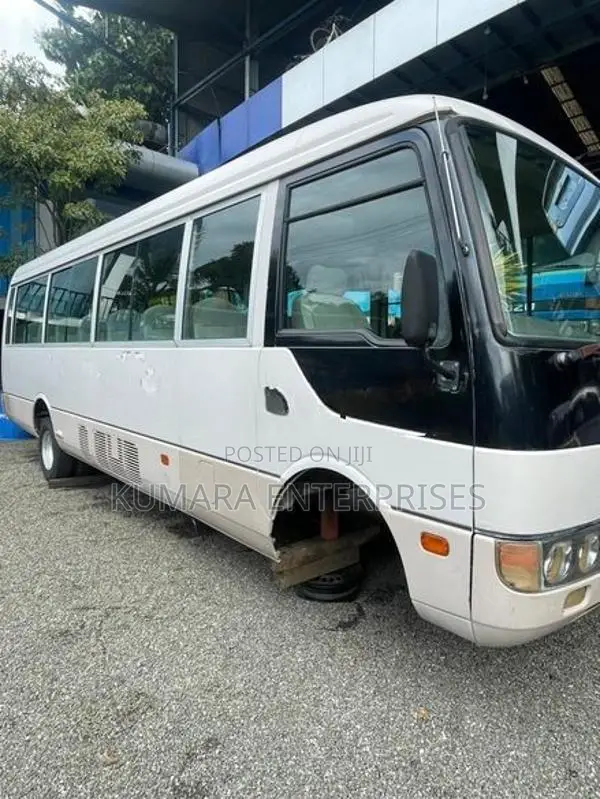 Mitsubishi Bola Rosa bus Body
