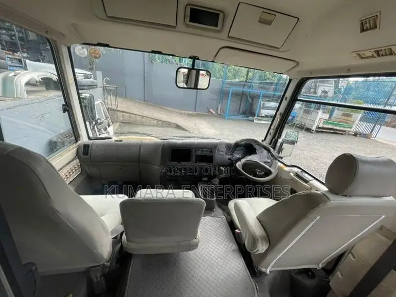 Mitsubishi Bola Rosa bus Body