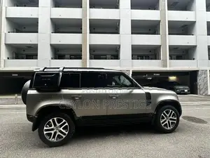 Land Rover Defender 2026