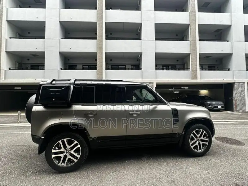 Land Rover Defender 2026
