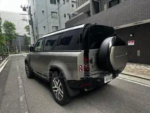 Land Rover Defender 2026