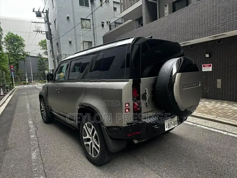 Land Rover Defender 2026
