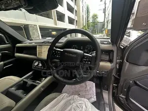 Land Rover Defender 2026