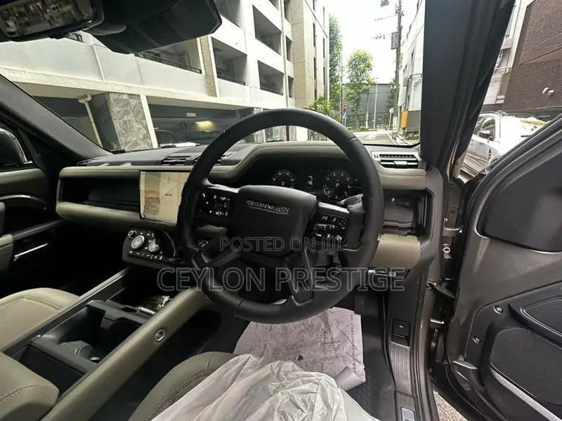 Land Rover Defender 2026