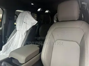 Land Rover Defender 2026