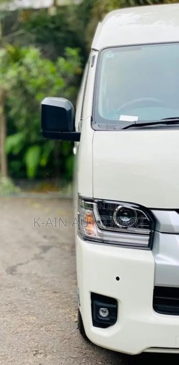 Toyota Hiace GDH223B GL 2026