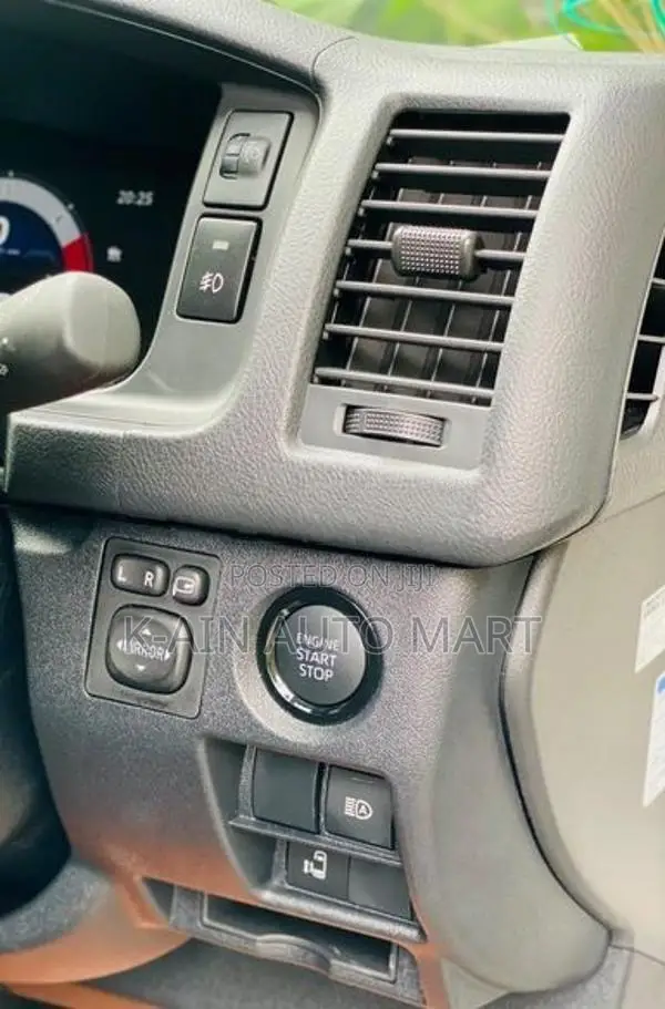 Toyota Hiace GDH223B GL 2026