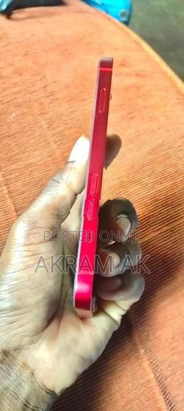Apple iPhone 13 (Used)