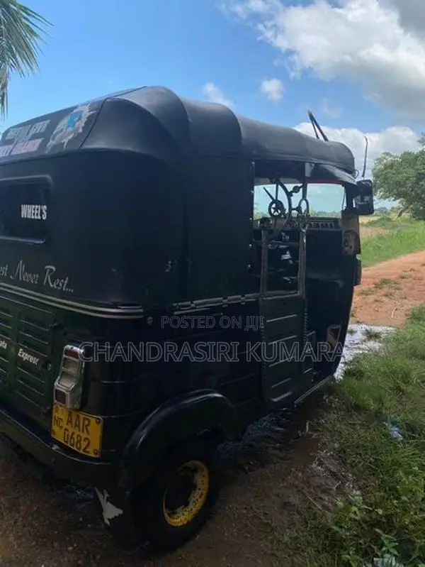 Bajaj RE 2016