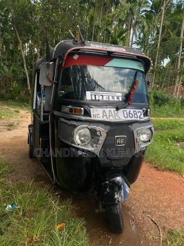 Bajaj RE 2016