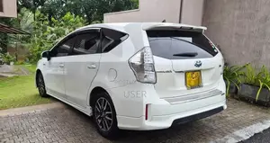 Toyota Prius Alpha 2013