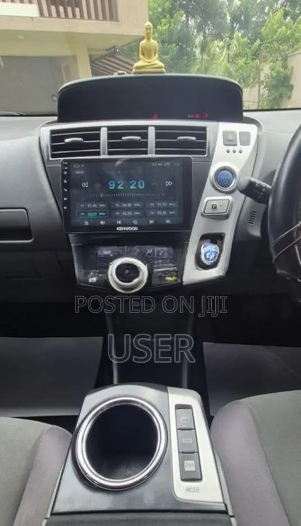 Toyota Prius Alpha 2013