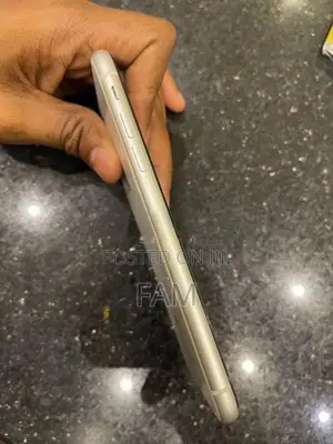 Apple iPhone XR (Used)