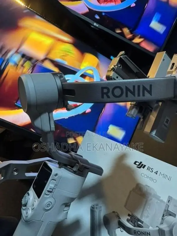 DJI RS 4 Mini Gimbal Combo