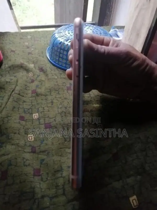 Apple iPhone 8 (Used)