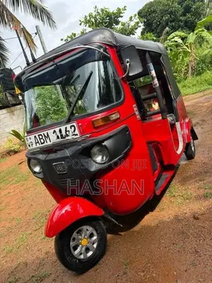 Bajaj RE 2016