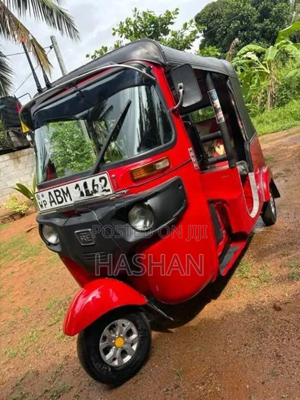 Bajaj RE 2016