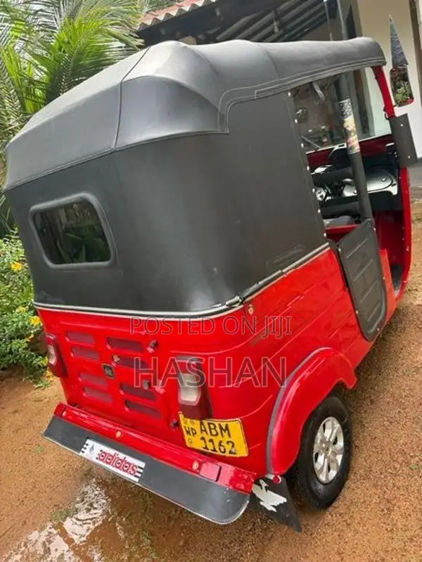 Bajaj RE 2016