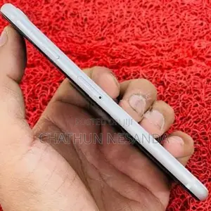 Apple iPhone SE 2 (Used)