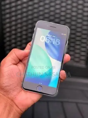 Apple iPhone SE 2 (Used)