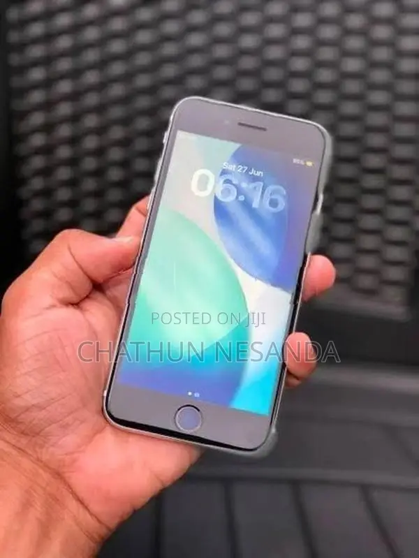 Apple iPhone SE 2 (Used)
