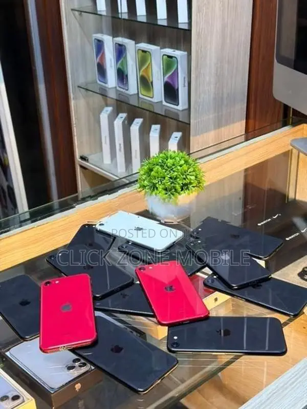 Apple iPhone SE 2 (Used)