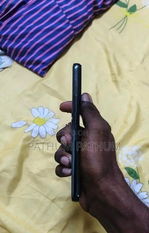 Samsung Galaxy S22 (Used)