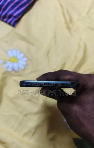 Samsung Galaxy S22 (Used)