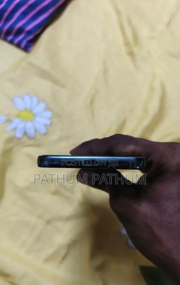 Samsung Galaxy S22 (Used)
