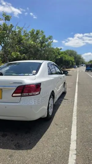 Toyota Premio 2018