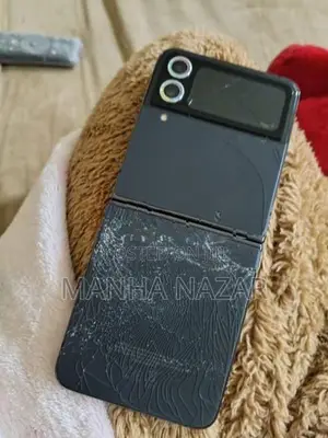 Samsung Z Flip 4 (Used)