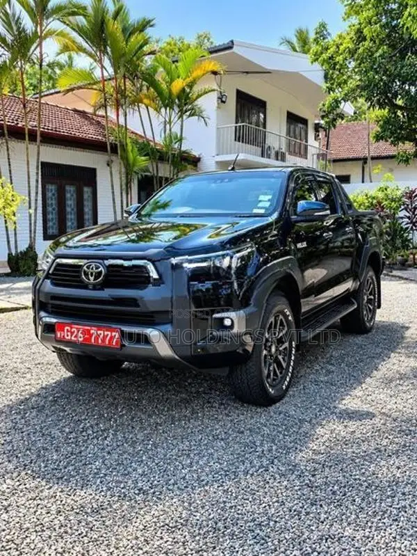 Toyota Hilux Revo Rocco - 4x4 2024