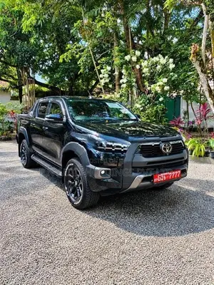 Toyota Hilux Revo Rocco - 4x4 2024