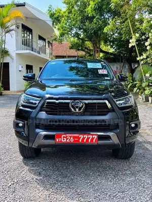 Toyota Hilux Revo Rocco - 4x4 2024