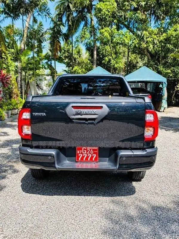 Toyota Hilux Revo Rocco - 4x4 2024