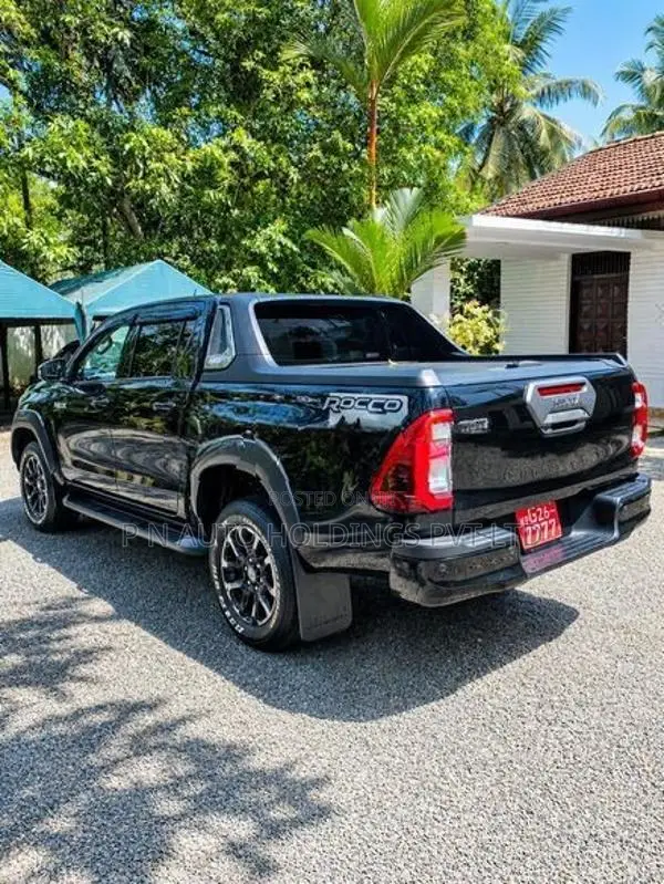 Toyota Hilux Revo Rocco - 4x4 2024