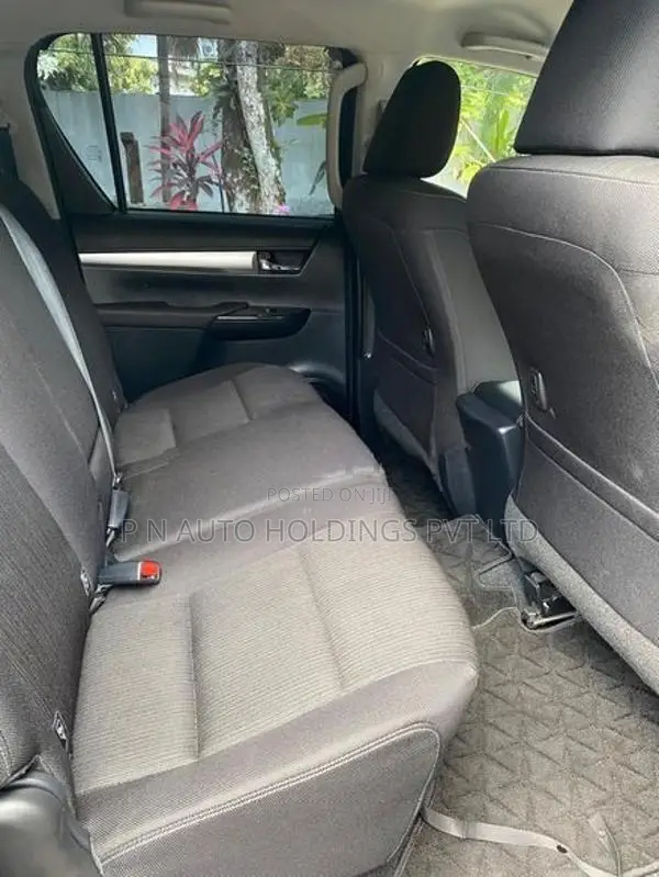 Toyota Hilux Revo Rocco - 4x4 2024