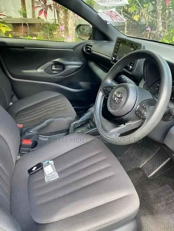 Toyota Yaris X GRADE-SAFETY 2023