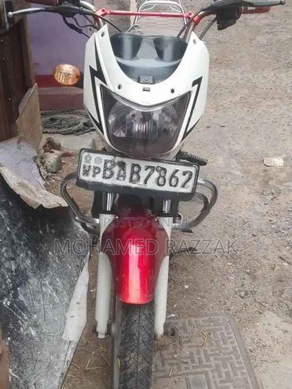 Bajaj CT100 2012