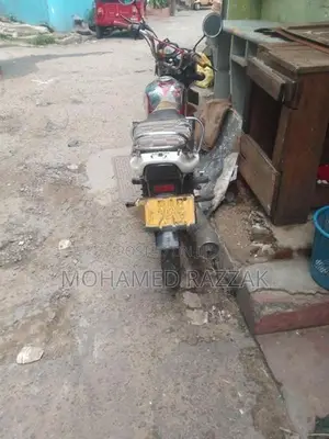 Bajaj CT100 2012